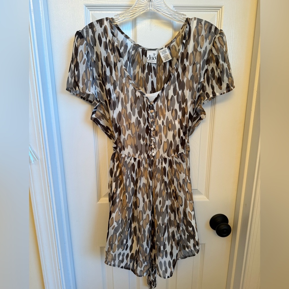 duo Maternity short sleeve v-neck sheer blouse w/ camisole. XL. Leopard print